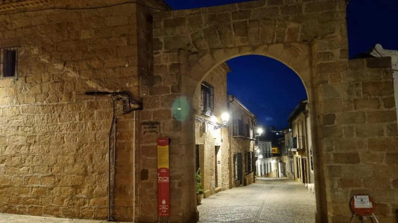 La Casa Del Castillo Banos De La Encina Apartment