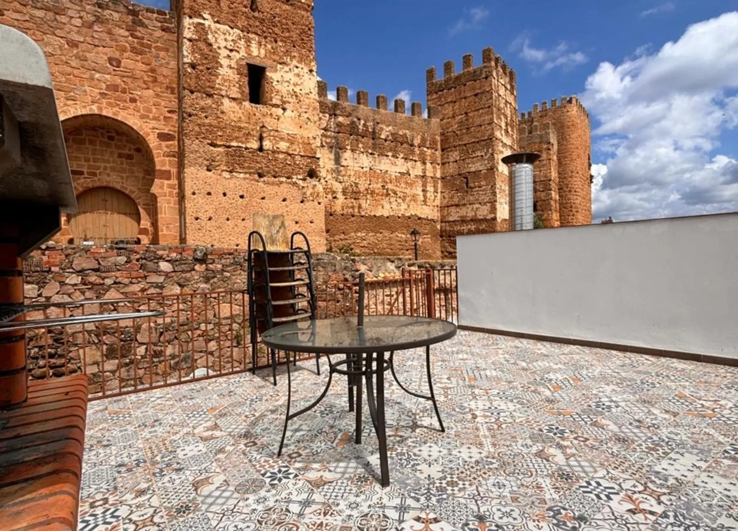 La Casa Del Castillo Banos De La Encina Apartment