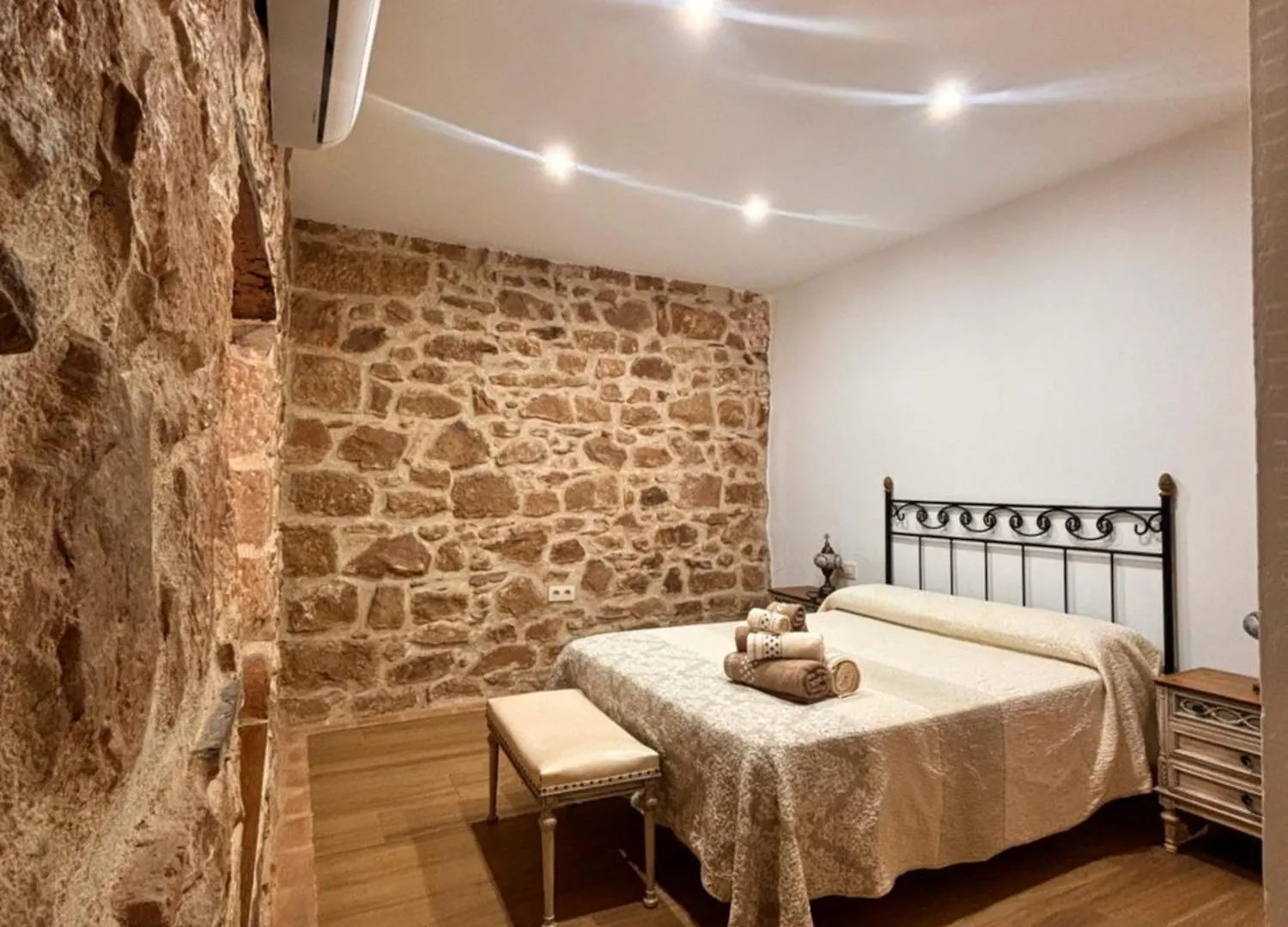 La Casa Del Castillo Banos De La Encina Apartment